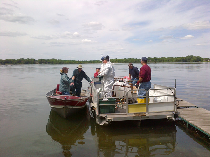 2013 Spraying for Curlyleaf Pondweed