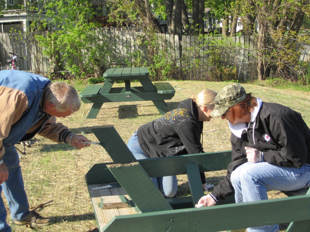 GLA Painting Picnic Tables